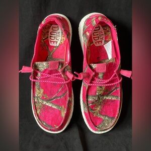 HEYDUDE Women's Wendy Realtree Edge slip-on loafer in Taffy Pink Sz 10 New
